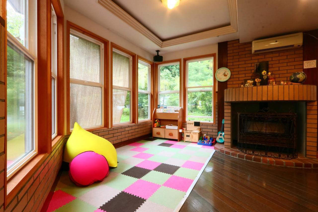 Family Pension Crayon Fujikawaguchiko Esterno foto